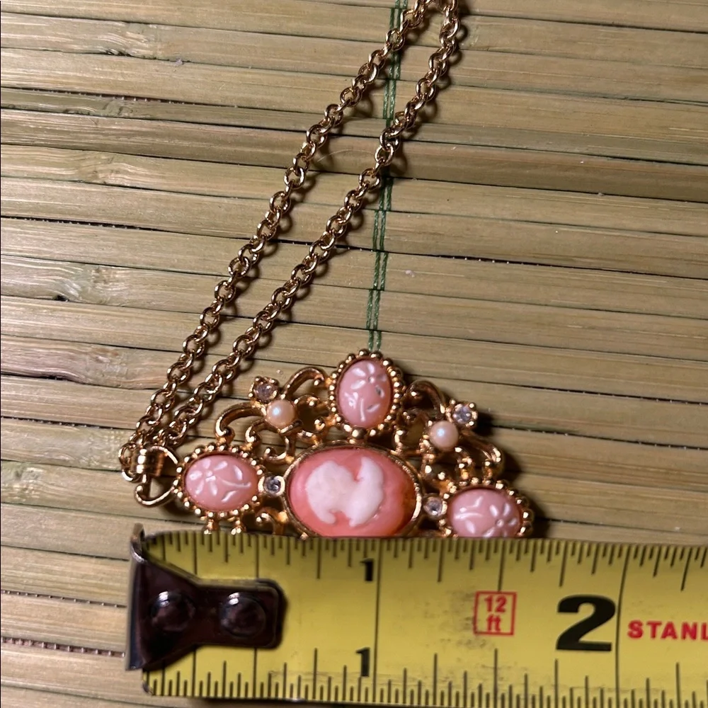 Avon pretty goldtone